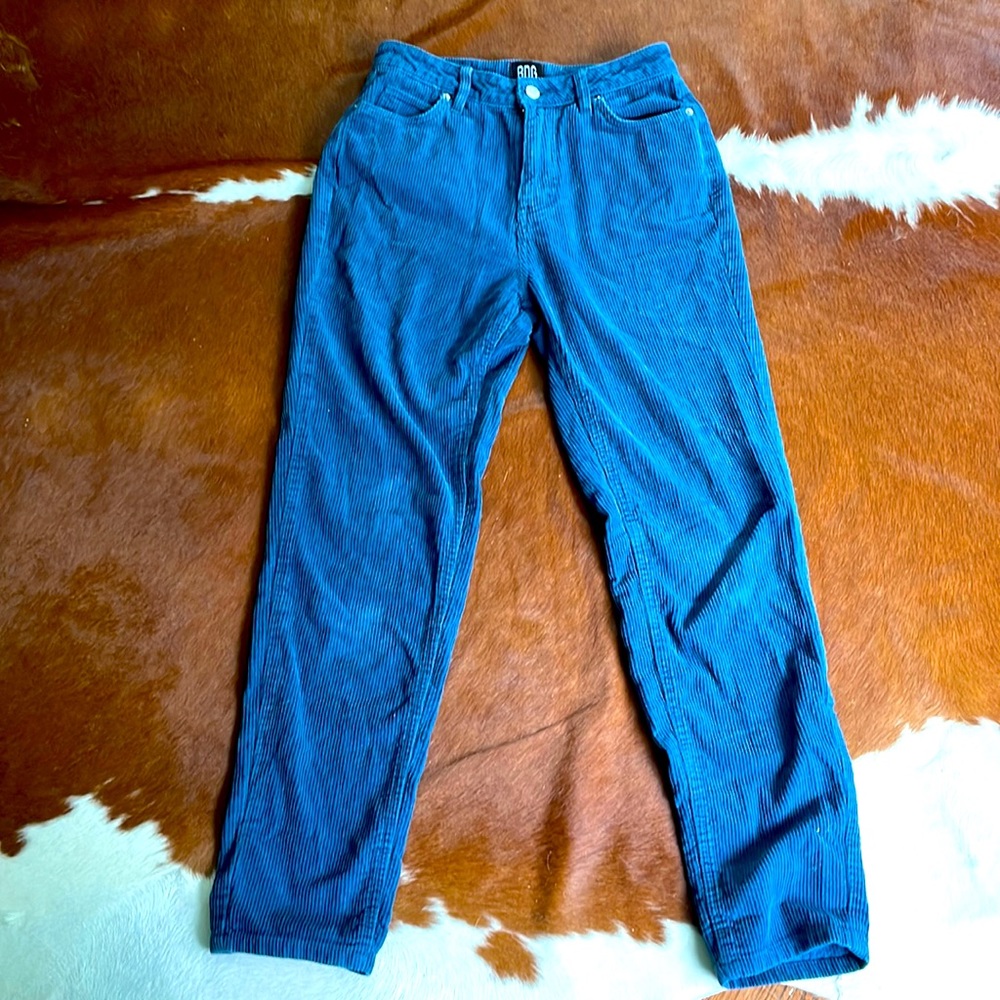 UO BDG MOM MID RISE BLUE CORD PANTS 26